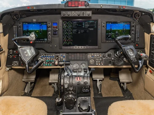 Cockpit - 2005 Beechcraft King Air B200 N29PE