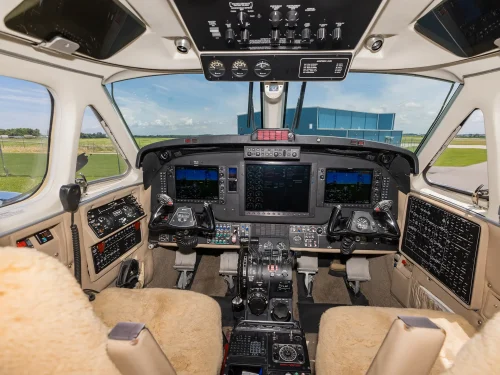 Cockpit - 2005 Beechcraft King Air B200 N29PE