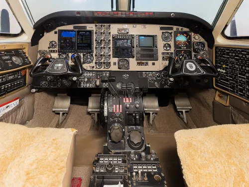 Cockpit - 1987 Beechcraft King Air C90A - N7RL