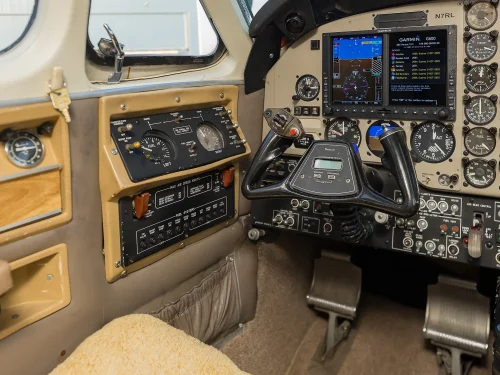 Cockpit - 1987 Beechcraft King Air C90A - N7RL